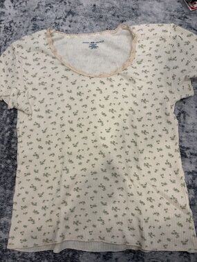 Brandy Melville ribbed Floral Short-Sleeve Scoop Neck Top